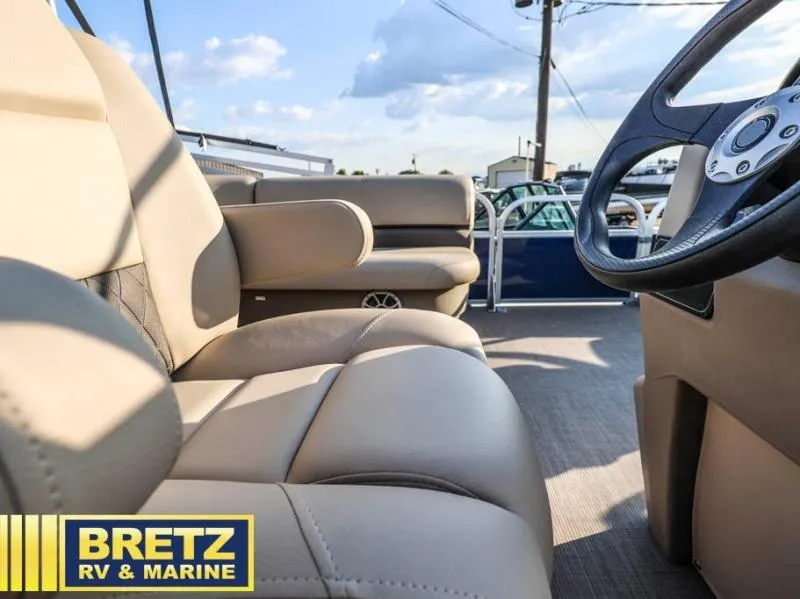 Slide: The Image of Bass Buggy 18 DLX 2025 - 7