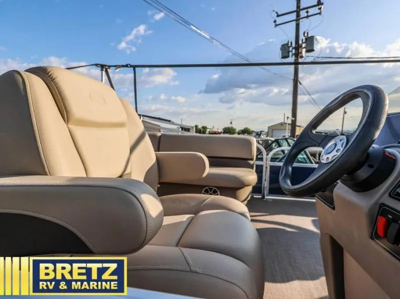 Slide: The Image of Bass Buggy 18 DLX 2025 - 8