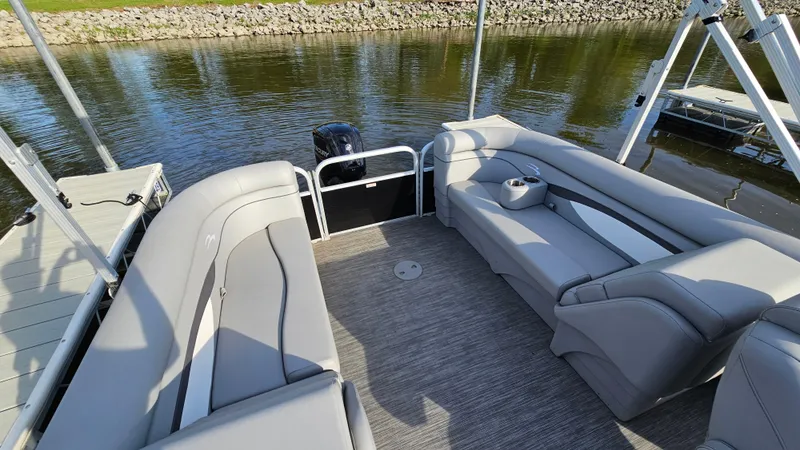 Slide: The Image of Bennington SV 22 Quad Bench 2021 - 6