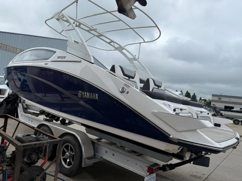Slide: The Image of 2021 Yamaha Boats 275SE on trailer, sleek design, blue and white color scheme. - 2