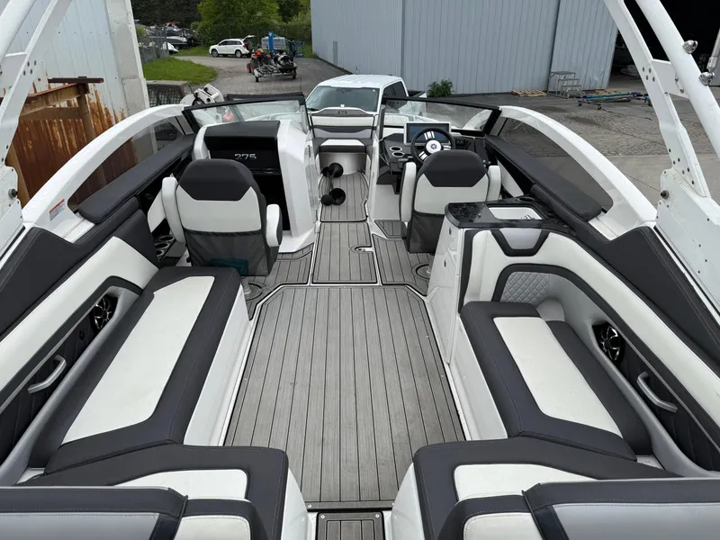 Slide: The Image of 2021 Yamaha Boats 275SE interior with sleek seating and modern design. - 4