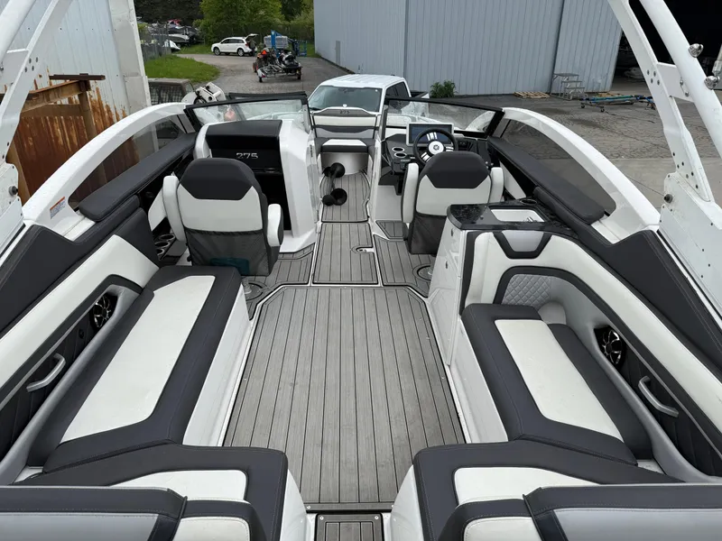 Slide: The Image of 2021 Yamaha Boats 275SE interior with sleek seating and modern design. - 7