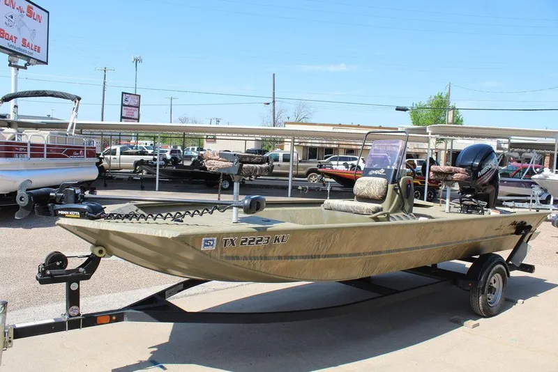 Slide: The Image of 2018 Tracker GRIZZLY® 1860 CC boat on trailer, parked outdoors. - 7