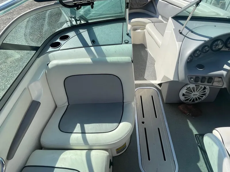 Slide: The Image of 1999 MasterCraft Prostar 205 boat interior with seating and dashboard. - 7