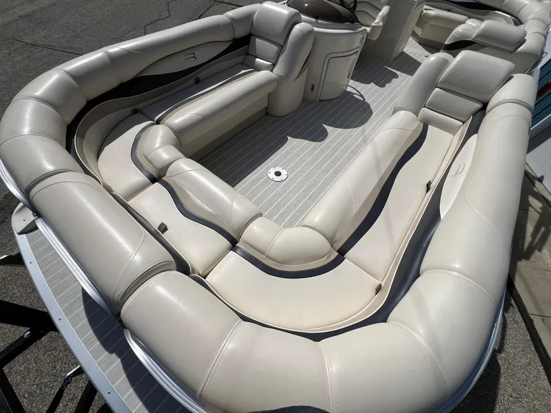 Slide: The Image of 2004 Bennington 2575 RLX boat interior with beige seating and gray flooring. - 21