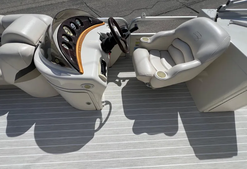 Slide: The Image of 2004 Bennington 2575 RLX boat interior with steering console and cushioned seating. - 27