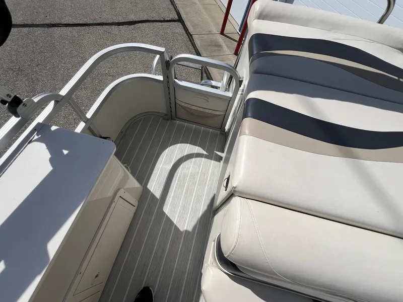 Slide: The Image of 2004 Bennington 2575 RLX boat interior with seating and deck view. - 35