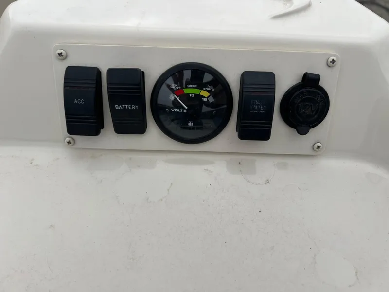 Slide: The Image of Control panel of a 2004 Bennington 2575 RLX boat with voltmeter and switches. - 8