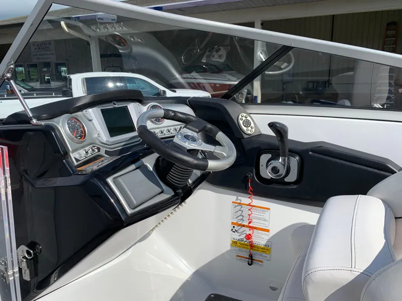 Slide: The Image of Sea-Doo 210 Wake 2012 - 6