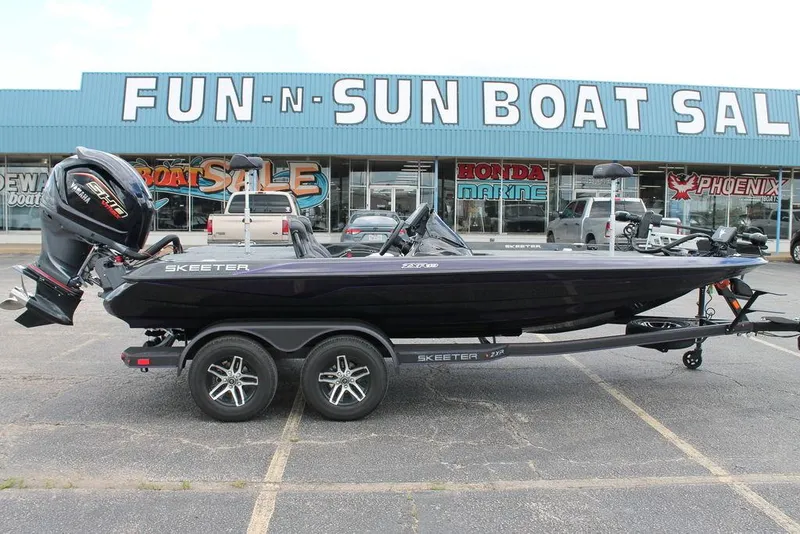Slide: The Image of 2025 Skeeter ZXR19 boat on trailer at Fun-N-Sun Boat Sale dealership. - 0