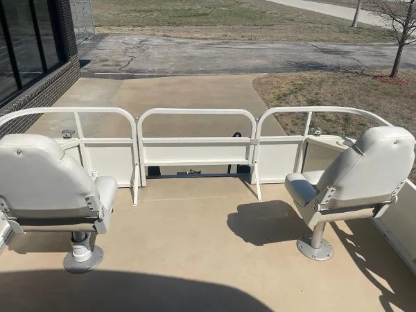 Slide: The Image of 2006 Bentley Pontoons 204 FISH deck with two swivel fishing seats. - 4