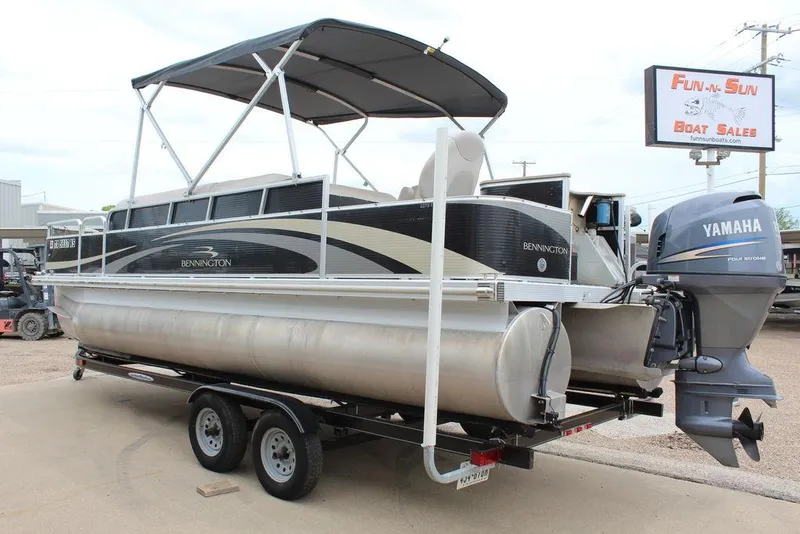 Slide: The Image of 2010 Bennington 2275 Fish pontoon boat with Yamaha motor on trailer at dealership. - 17