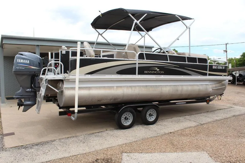 Slide: The Image of 2010 Bennington 2275 Fish pontoon boat with Yamaha motor on trailer. - 18