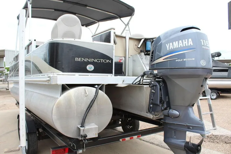 Slide: The Image of 2010 Bennington 2275 Fish pontoon boat with Yamaha 115 outboard motor. - 19