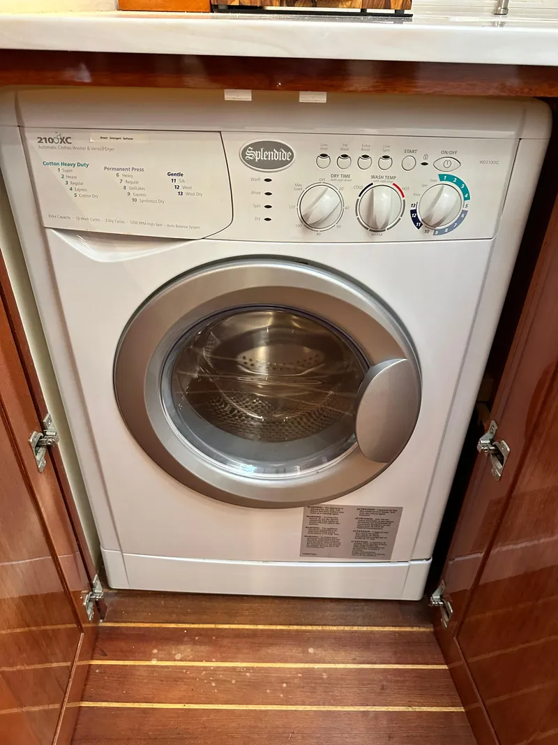 Slide: The Image of Great Harbour N37 2005 - 103