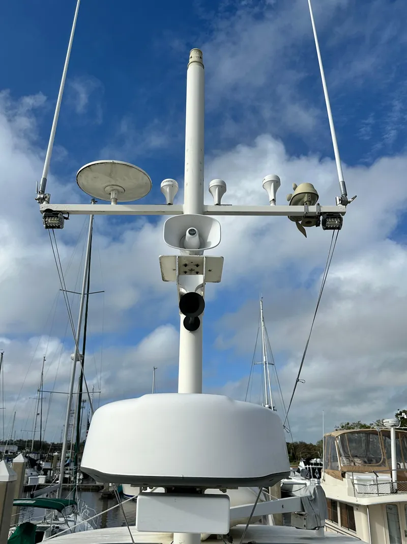 Slide: The Image of Radar and communication equipment on a 2005 Great Harbour N37 boat under a blue sky. - 30