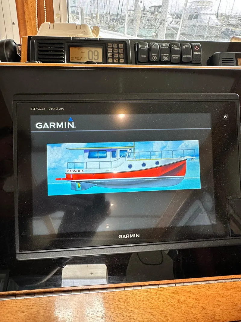 Slide: The Image of Garmin GPS display on 2005 Great Harbour N37 boat, showing vessel diagram. - 40