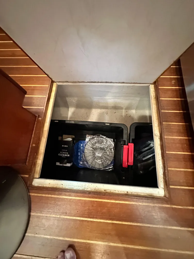 Slide: The Image of Great Harbour N37 2005 - 83