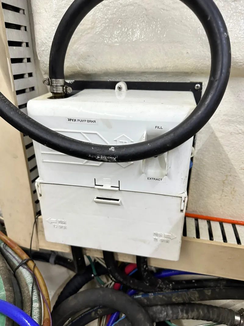 Slide: The Image of Great Harbour N37 2005 - 96