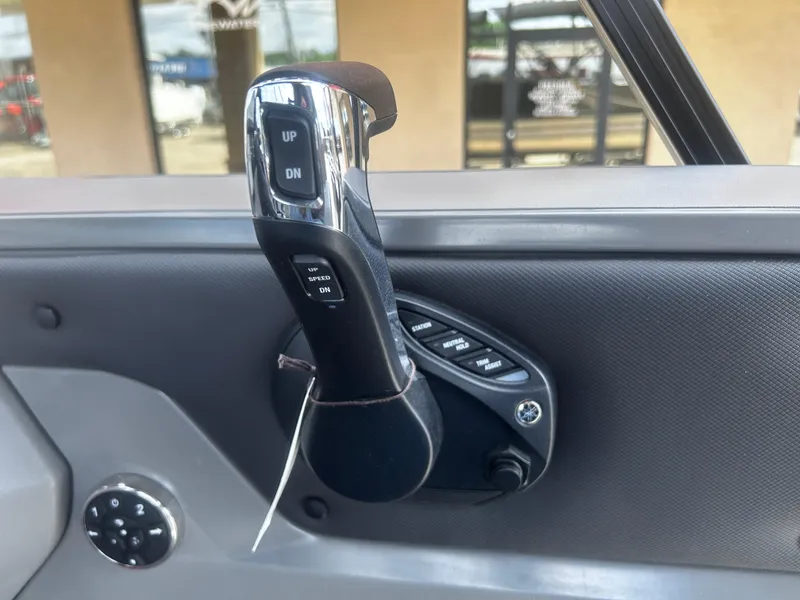 Slide: The Image of Control panel of 2025 Avalon LSZ VRB23T DX boat with throttle and buttons. - 20