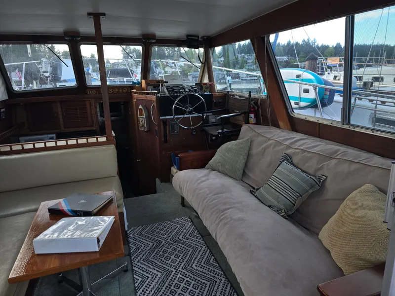 Slide: The Image of Tollycraft Sedan Convertible 1981 - 11