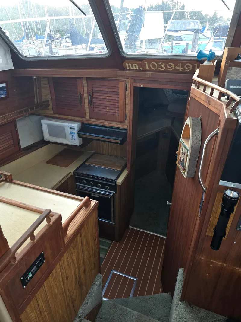 Slide: The Image of Tollycraft Sedan Convertible 1981 - 13