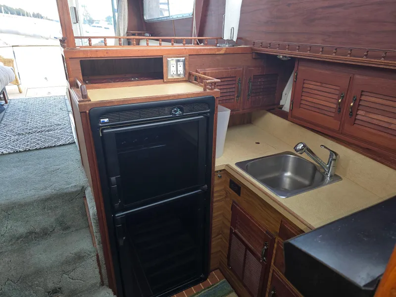 Slide: The Image of Tollycraft Sedan Convertible 1981 - 14