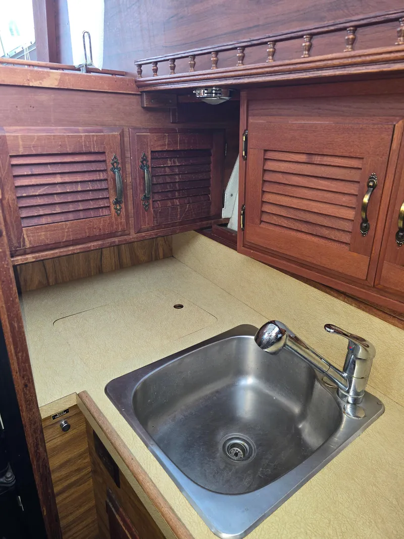 Slide: The Image of Tollycraft Sedan Convertible 1981 - 20