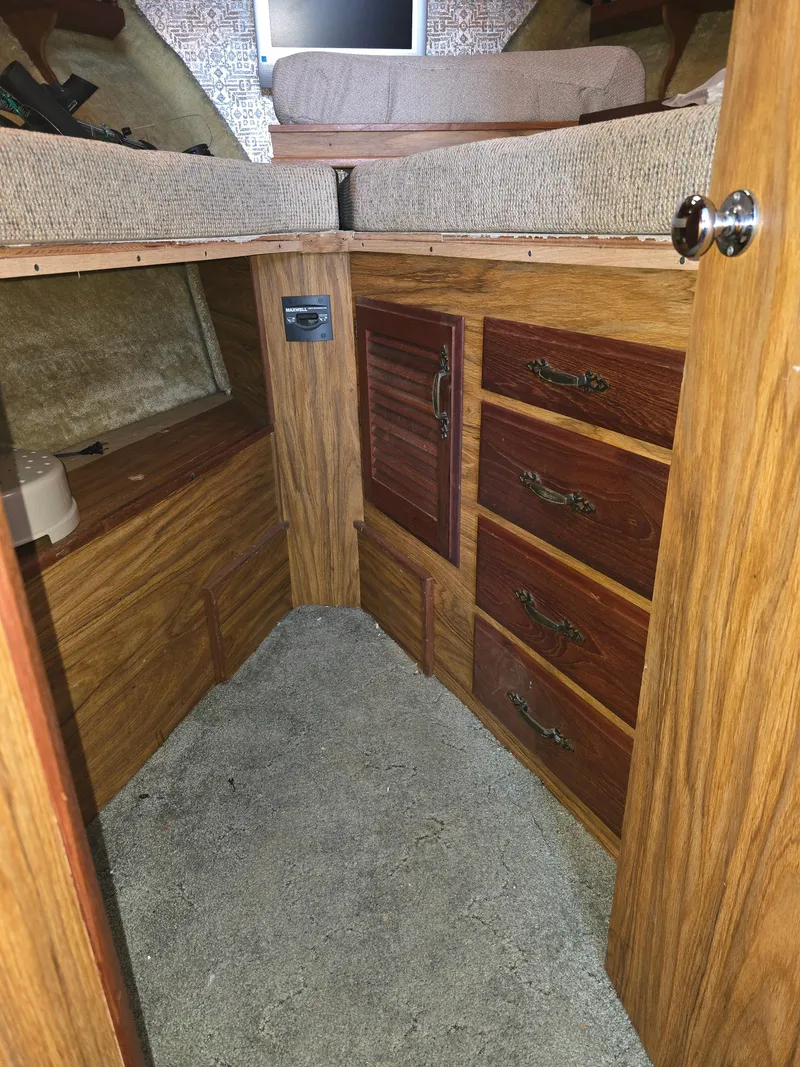 Slide: The Image of Tollycraft Sedan Convertible 1981 - 21