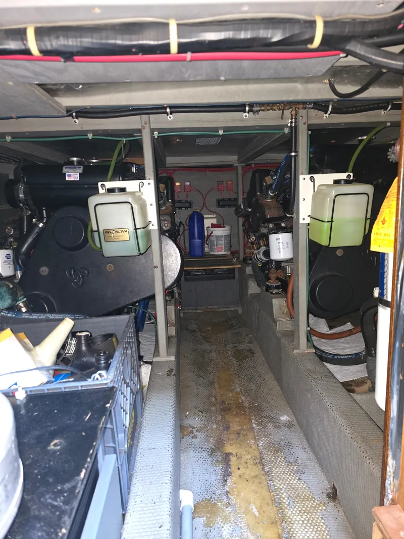 Slide: The Image of Tollycraft Sedan Convertible 1981 - 22