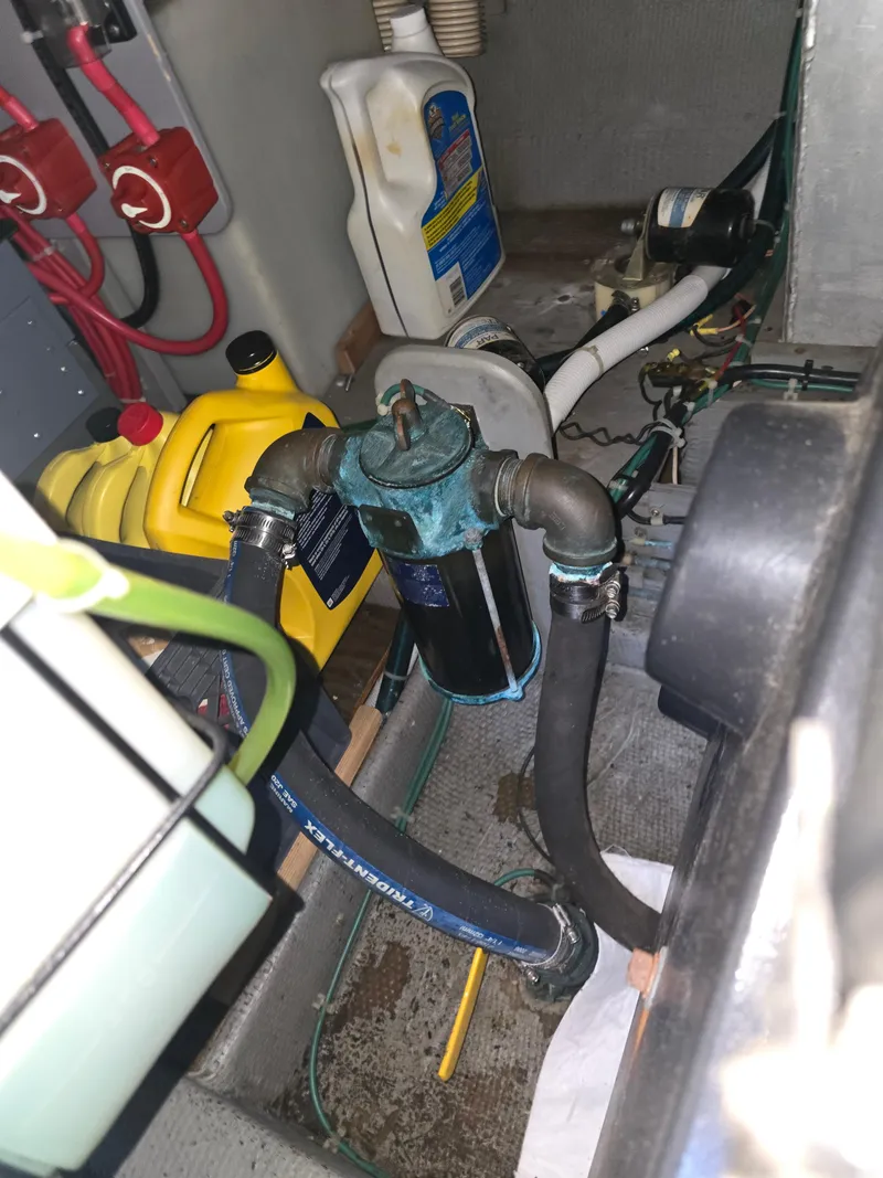 Slide: The Image of Tollycraft Sedan Convertible 1981 - 26