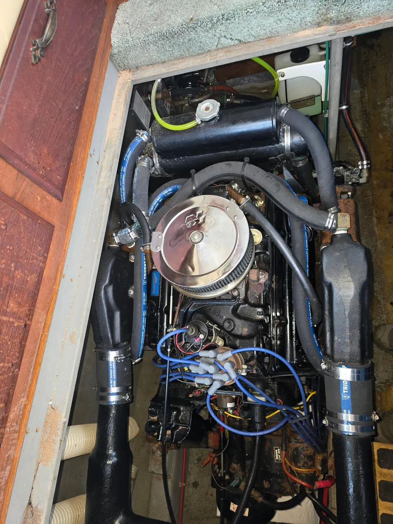 Slide: The Image of Tollycraft Sedan Convertible 1981 - 27