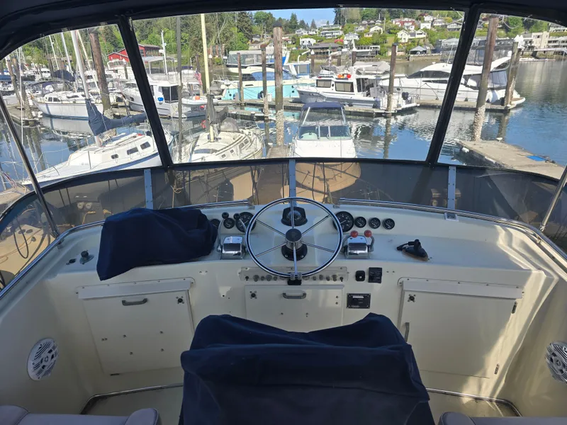 Slide: The Image of Tollycraft Sedan Convertible 1981 - 4