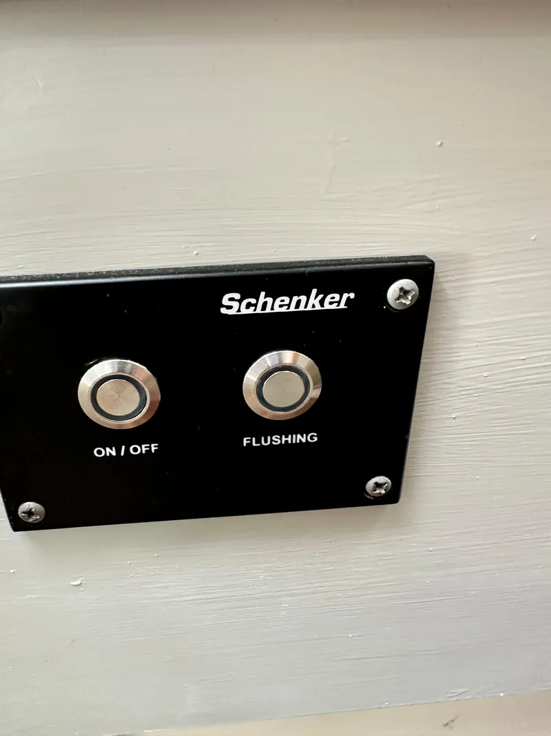 Slide: The Image of Kelly 44 1981 - 69