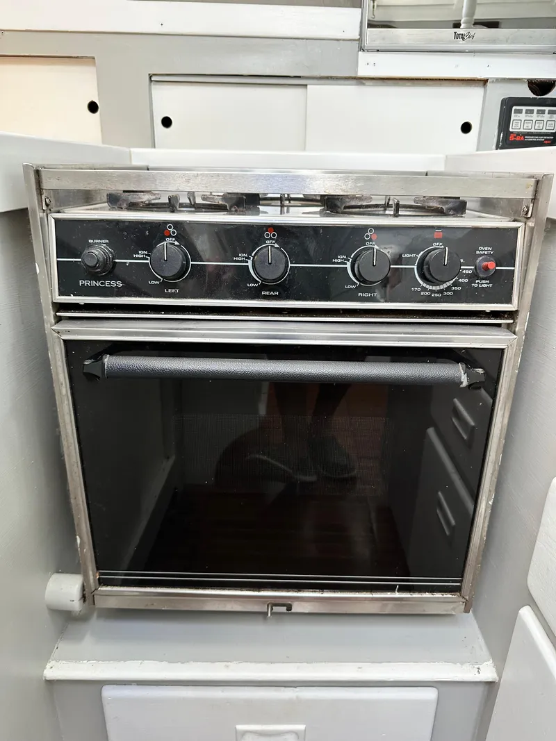 Slide: The Image of Kelly 44 1981 - 80