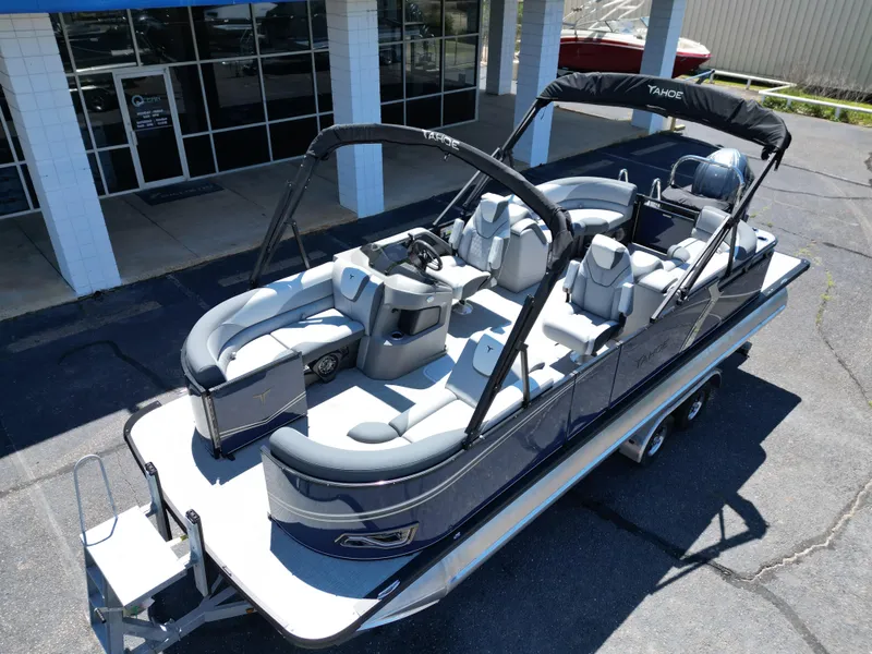 Slide: The Image of Tahoe LTZ QL23T DX 2025 - 10