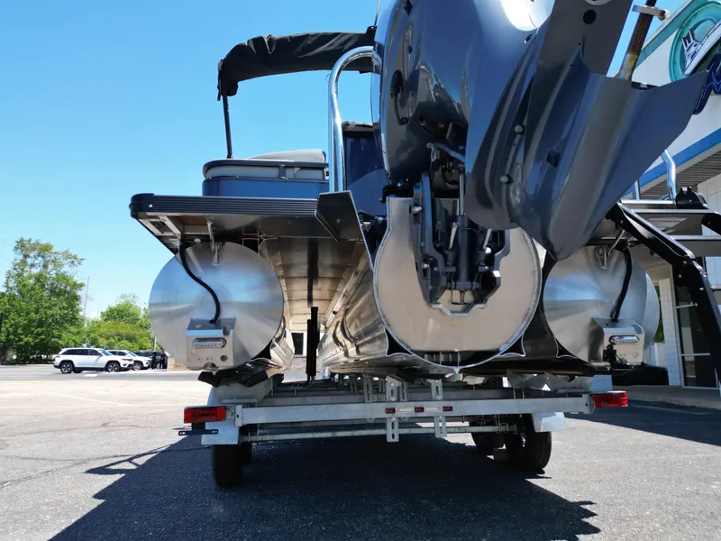 Slide: The Image of Tahoe LTZ QL23T DX 2025 - 16