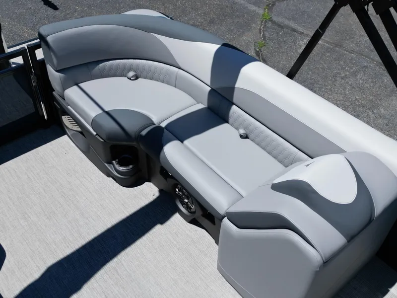 Slide: The Image of Tahoe LTZ QL23T DX 2025 - 25