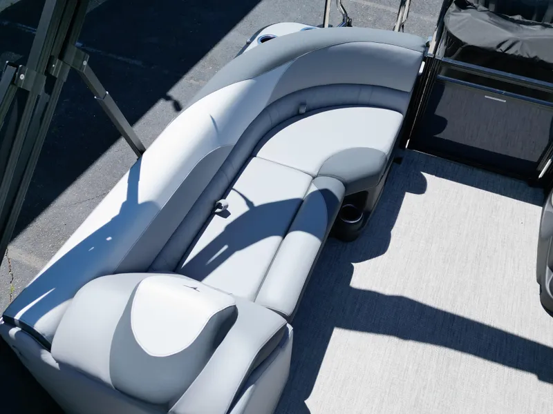 Slide: The Image of Tahoe LTZ QL23T DX 2025 - 26