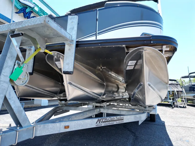 Slide: The Image of Tahoe LTZ QL23T DX 2025 - 20