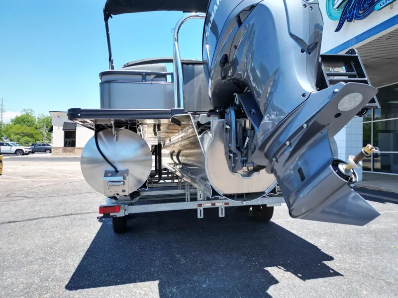 Slide: The Image of Tahoe LTZ QL23T DX 2025 - 9