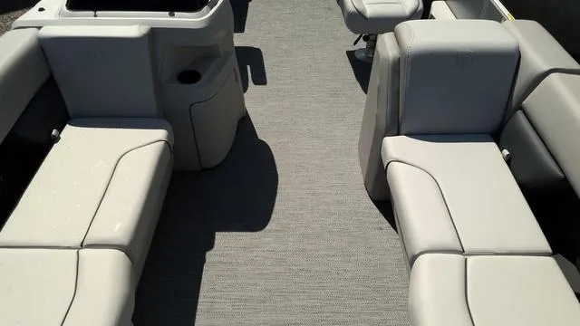 Slide: The Image of Godfrey Sweetwater 2086 SB 27" Impact Center Tube Package 2025 - 4