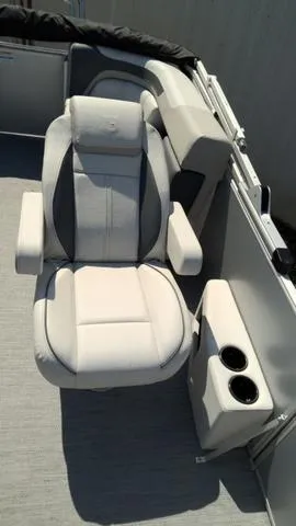 Slide: The Image of Godfrey Sweetwater 2086 SB 27" Impact Center Tube Package 2025 - 5