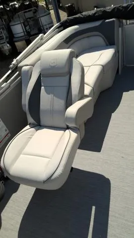 Slide: The Image of Godfrey Sweetwater 2086 SB 27" Impact Center Tube Package 2025 - 6