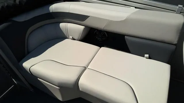 Slide: The Image of Godfrey Sweetwater 2086 SB 27" Impact Center Tube Package 2025 - 8