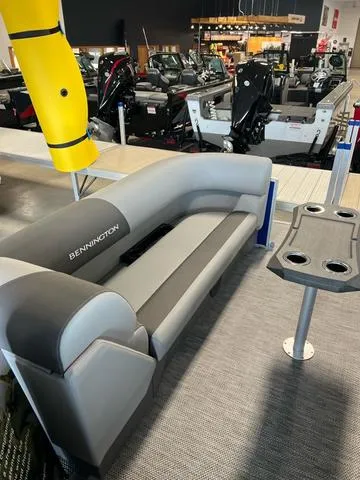 Slide: The Image of Bennington 22 S VALUE SWINGBACK 2024 - 15