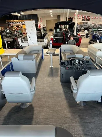 Slide: The Image of Bennington 22 S VALUE SWINGBACK 2024 - 16