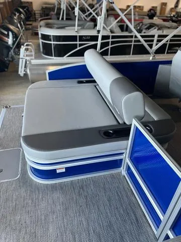 Slide: The Image of Bennington 22 S VALUE SWINGBACK 2024 - 17