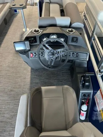 Slide: The Image of Bennington 22 S VALUE SWINGBACK 2024 - 4