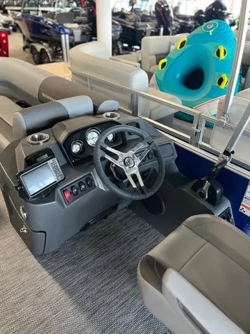 Slide: The Image of Bennington 22 S VALUE SWINGBACK 2024 - 5